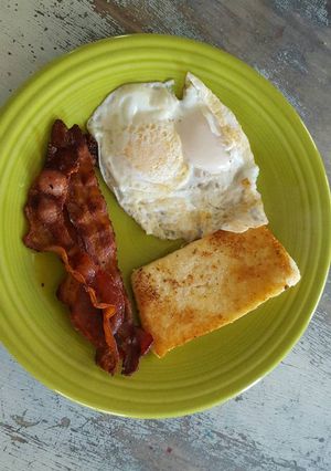 A picture of Fried Cheesy Grits.