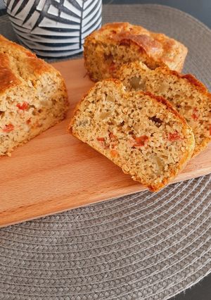 Une photo de Cake salé tomates / olives