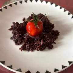 Una foto de #656 Finto pomodorino su crumble di olive 🍅🫒🧈