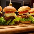 Chivitos uruguayos (sandwiche de bife)