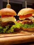 Chivitos uruguayos (sandwiche de bife)