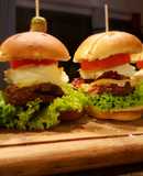 Chivitos uruguayos (sandwiche de bife)