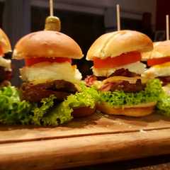 Una foto de Chivitos uruguayos (sandwiche de bife)