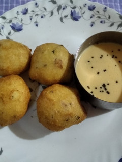 ஹோட்டல் ஸ்டைல் மெது போண்டா😋 செய்முறை முக்கிய புகைப்படம்