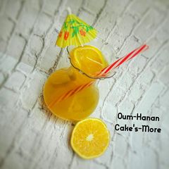A picture of Fresh Orange juice with lime.