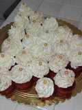 Albero cupcakes red velvet, confettura di albicocche e frosting