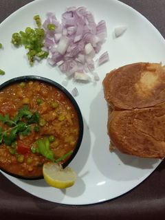 पाव भाजी (Pav bhaji recipe in hindi) रेसिपी मुख्य फोटो