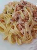 Tagliatelle con salmone affumicato, robiola e erba cipollina