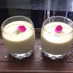 Oats Banana smoothie A picture of Oats Banana smoothie.