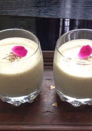 A picture of Oats Banana smoothie.