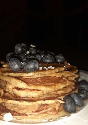 Φωτογραφία της συνταγής Υγιεινά pancakes με μέλι και μύρτιλα