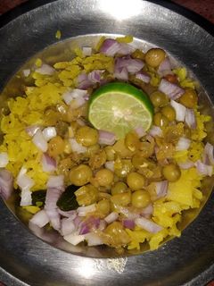 तर्री पोहे (tarri pohe recipe in marathi) रेसिपी चे मुख्य फोटो