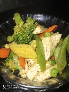 मिक्स ब्रोकोली सब्ज़ी (mix broccoli sabzi recipe in Hindi) रेसिपी मुख्य फोटो