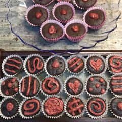 A picture of Mini choco cupcakes with butter frosting.