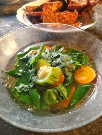Cara Simple Membikin Resep  Sayur bening katuk yang Enak, Bisa Manjain Lidah