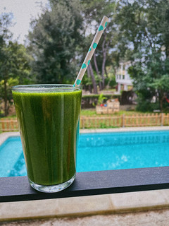 Una foto de Smoothie verde verde verde