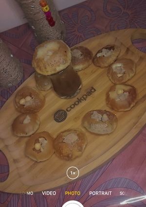 A picture of Gol Gappe/Pani Puri.