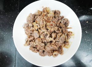 Hình của món Bắp bò xào sa tế.