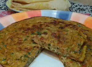صورة لوصفة عجة بيض بالبصل والطماط🍳🍳