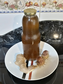 Una foto de Infusión de cardo mariano con jengibre