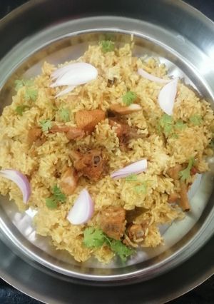 A picture of Chicken biryani.