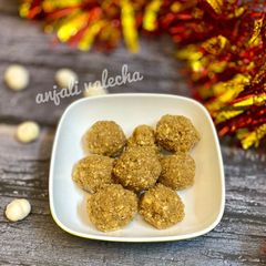 A picture of Makhana ladoo.