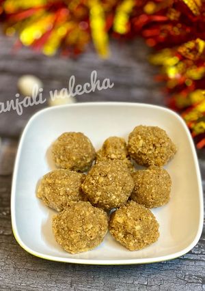 A picture of Makhana ladoo.