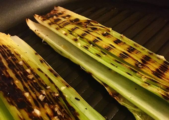 Grilled garlic leeks