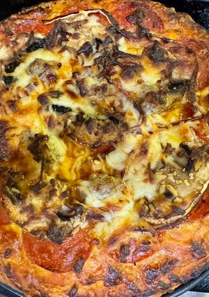 A picture of Pizza Dough & Pizza Sauce.