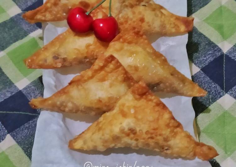 Bagaimana Bikin Piscok Kulit Pangsit Anti Gagal