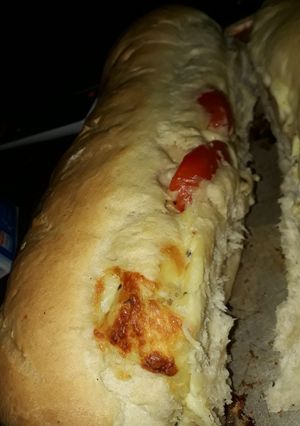 Una foto de Pan de tomate y queso