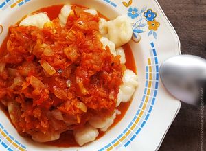 Una foto de Ñoquis de papa (Con almidón de maíz y harina de arroz) y salsa de tomate! (SIN GLUTEN, SIN LACTOSA)