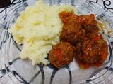 Albóndigas de carne en freidora de aire con puré de papas