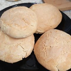 A picture of Gluten free bread with tomato 🍅 soup. Tinned tomatoes.