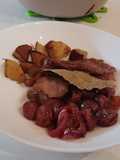 Canard mariné aux cerises et pommes de terres gourmandes