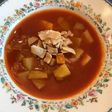 Sopa de chayotes en chile guajillo