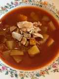 Sopa de chayotes en chile guajillo