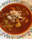 Sopa de chayotes en chile guajillo