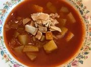 Una foto de sopa de chayote y jitomate