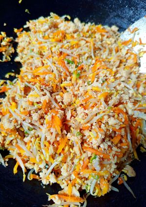 Foto resep Lumpia sayur (wortel, kecambah, dan ayam)