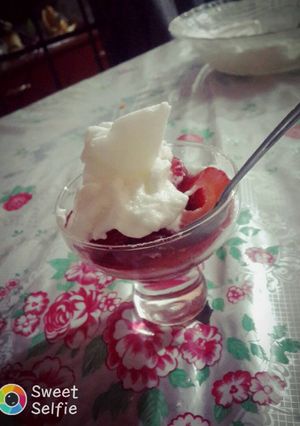 Una foto de Merengue italiano con frutillas 😉