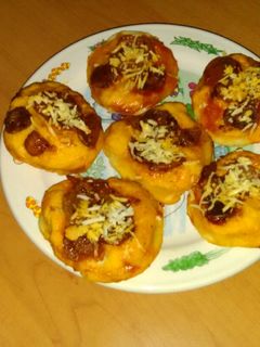 Foto resep Pizza Mini Simpel Tanpa Telur (Dengan Teflon Dan Oven)