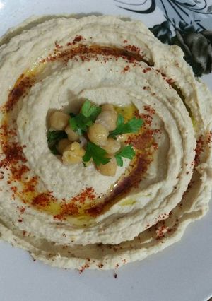 A picture of Hummus with Tahini.