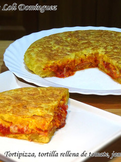 Una foto de Tortipizza, tortilla rellena de tomate, jamón york y queso