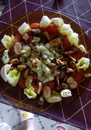Una foto de Ensalada variada con mejillones