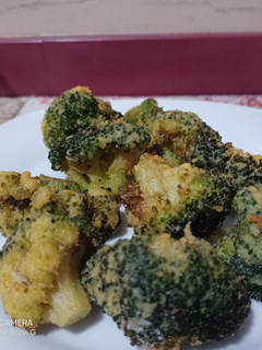Una foto de Crema de brócoli y espinacas con tortilla de espinacas