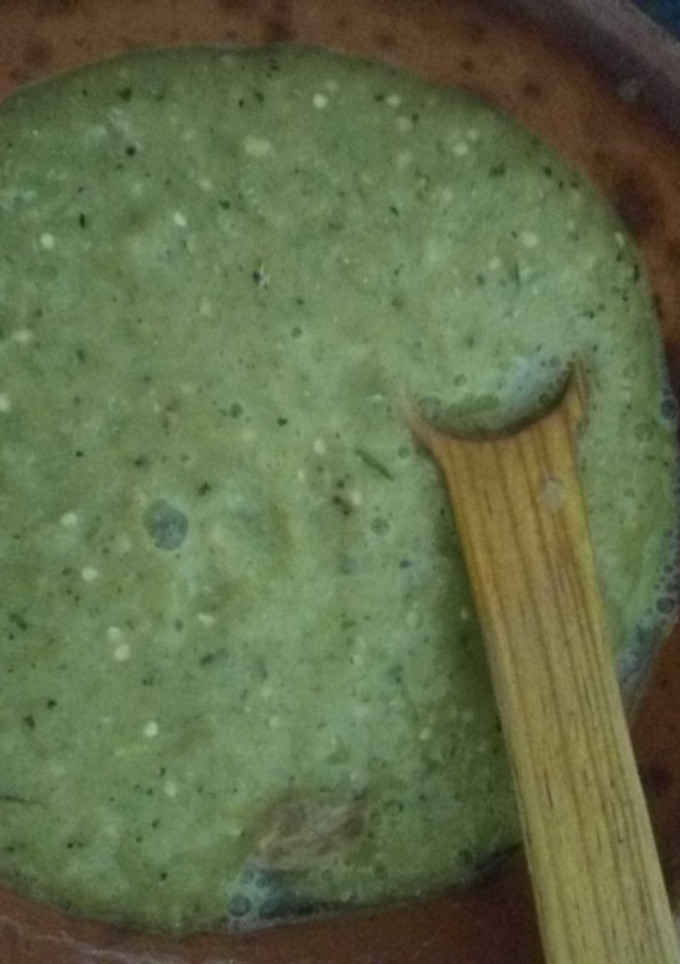 Una foto de Salsa verde con pipicha