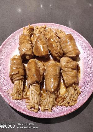A picture of Enoki Mushroom Roll.