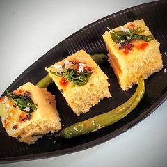 A picture of Khaman Dhokla.