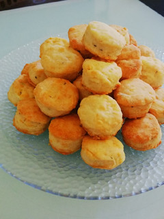 Una foto de Scones de queso